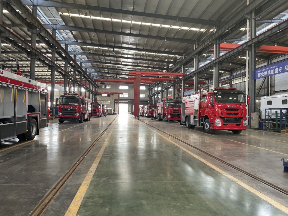 豪沃單橋水罐消防車(13噸)圖片