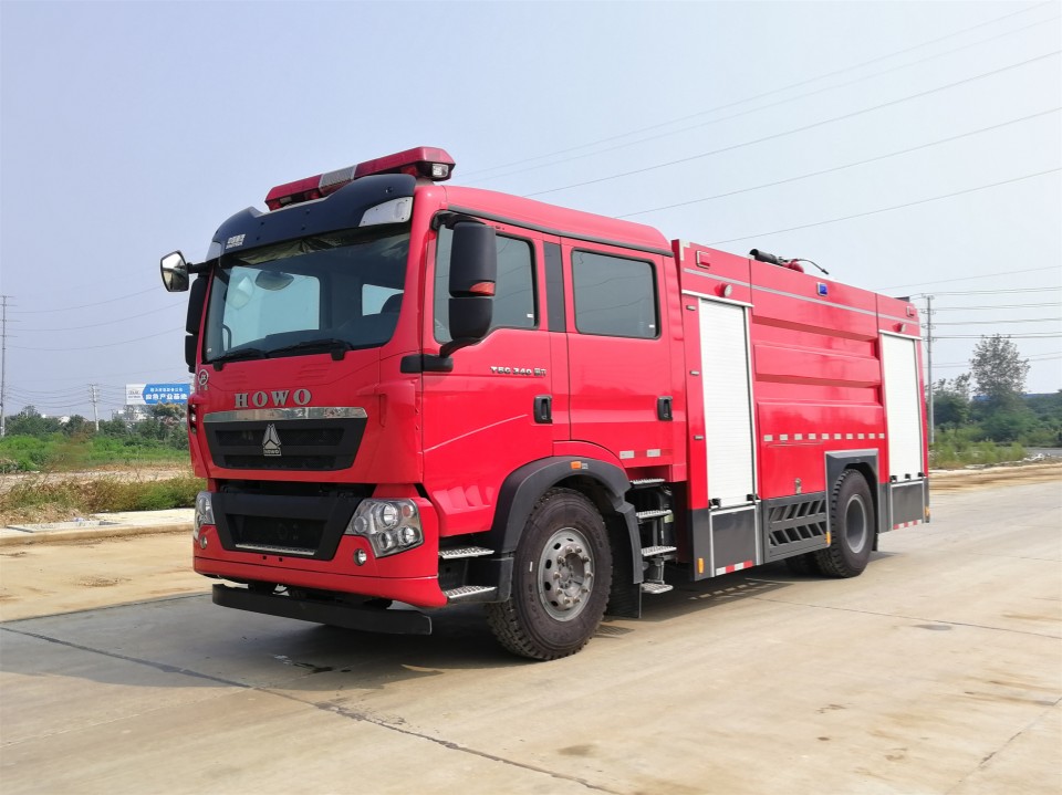 豪沃單橋水罐消防車(8噸)圖片