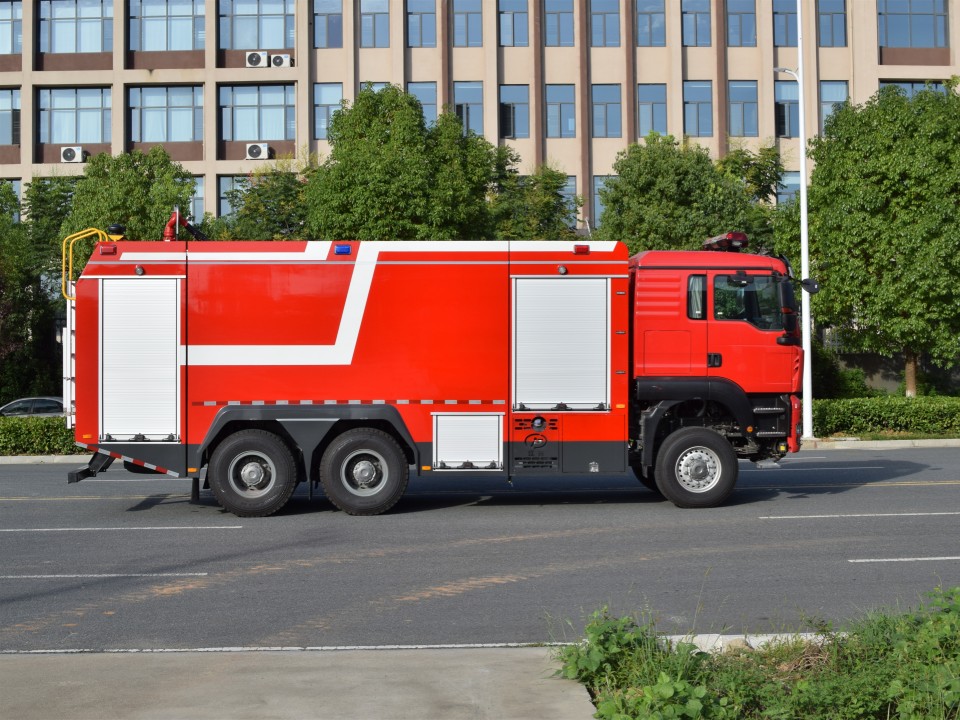 重汽豪沃后雙橋泡沫消防車(17.55噸)圖片