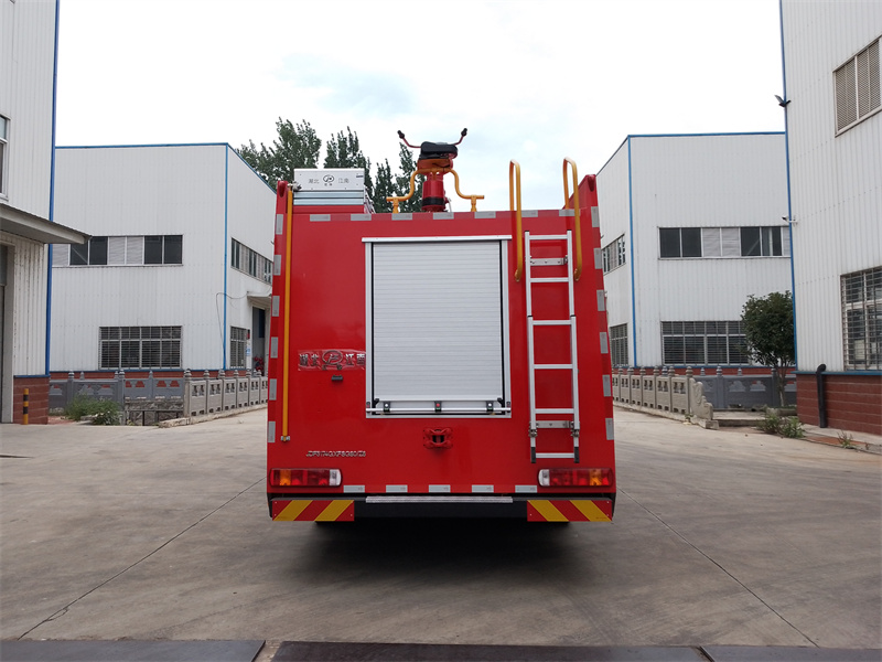 東風D9水罐消防車(8.2噸)圖片