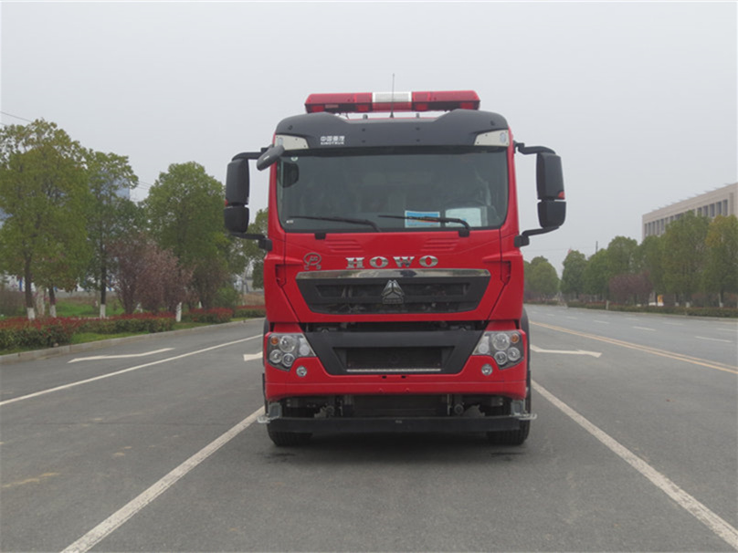 豪沃后雙橋干粉泡沫水三聯(lián)用消防車(10噸)圖片